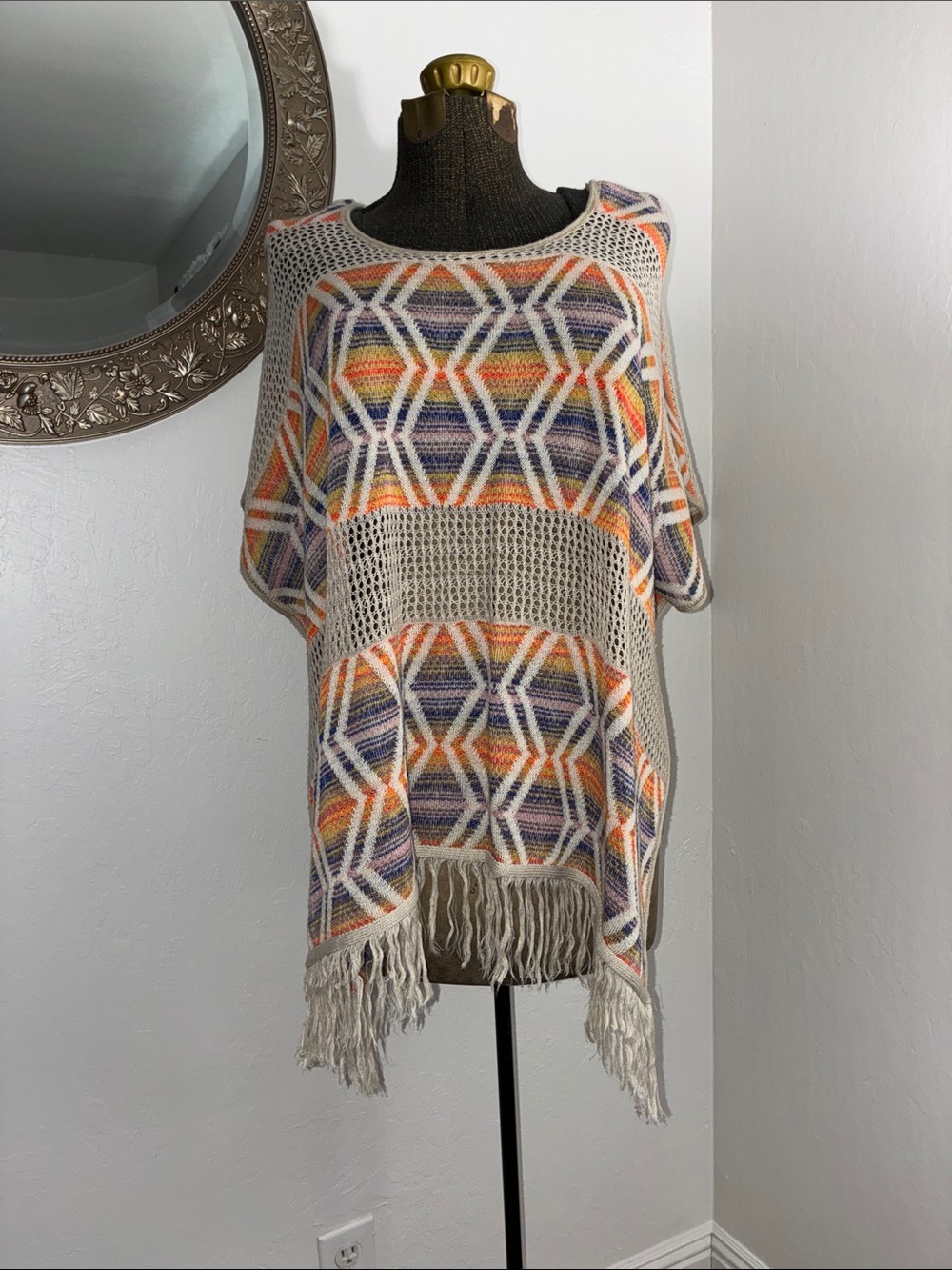 SAY WHAT? NY EUC Women’s Beige Open-Knit Fringe Geometric Stripe Poncho Size S/M